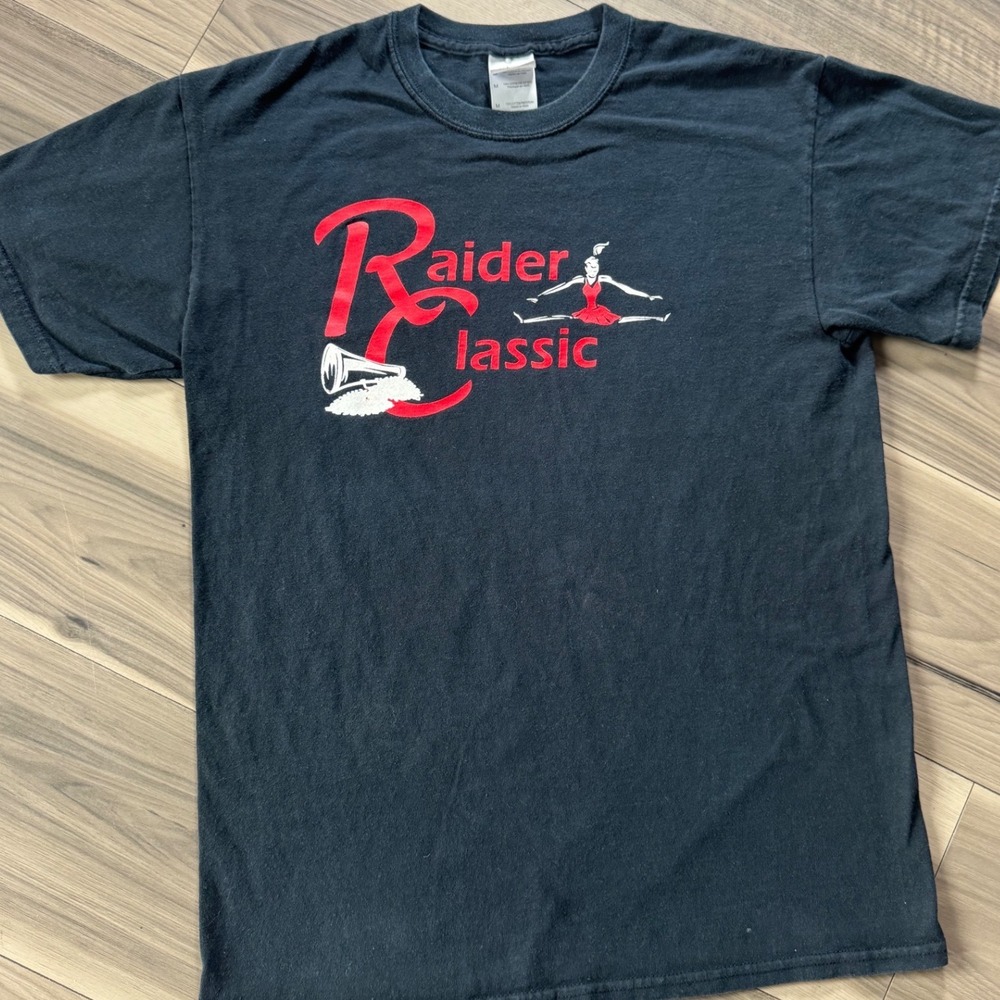 Gildan Raider Classic Cheerleader Graphic T-Shirt Black Mens Medium Short Sleeve